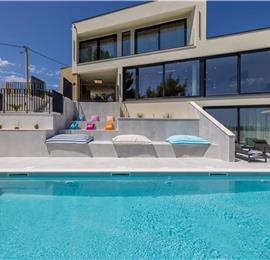 4 bedroom villa with heated pool and sea view in Vinišće, sleeps 8